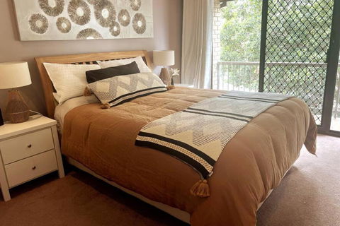 A Touch Of Lux In The Redlands! - Holiday Sunshine Coast 1