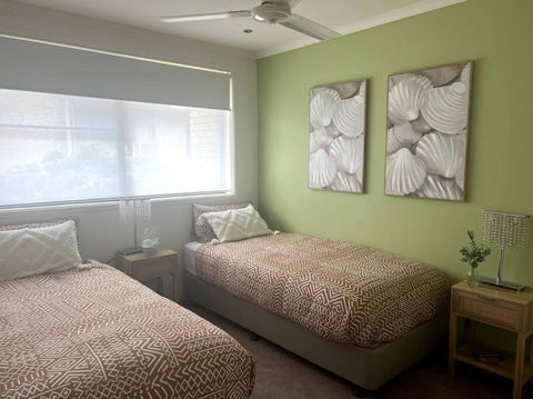 A Touch Of Lux In The Redlands! - Holiday Sunshine Coast 3