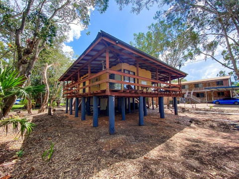 A Yearenda - Water Views -3BR - Steps To The Beach - Holiday Sunshine Coast 2