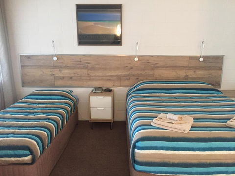A & A Motel - Sunshine Coast Tourism 2