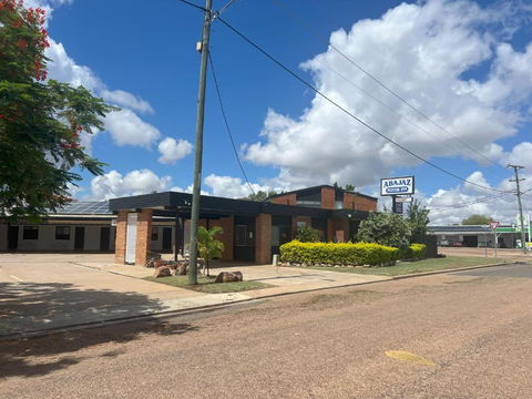 Abajaz Motel-Centrally Located-Shaded Parking - Holiday Sunshine Coast 0