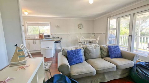 Abbey Beachviews With WiFi - Sunshine Coast Tourism 3