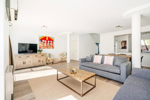 Abbys Beach Villa - Holiday Sunshine Coast 1