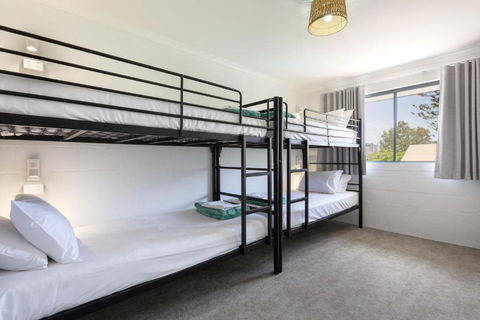 Abode Mooloolaba, Backpackers & Motel Rooms - Holiday Sunshine Coast 2