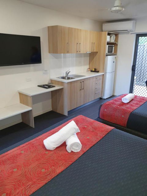 Abode37 Motel Emerald - Holiday Sunshine Coast 2