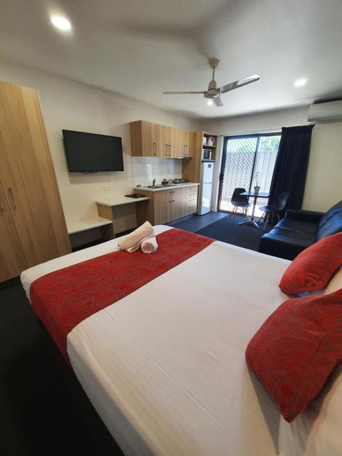Abode37 Motel Emerald - Holiday Sunshine Coast 1