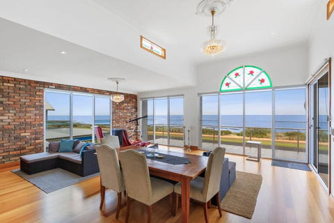 Absolute Bay Frontage With Open Fire And Spa Bath - Holiday Sunshine Coast 0