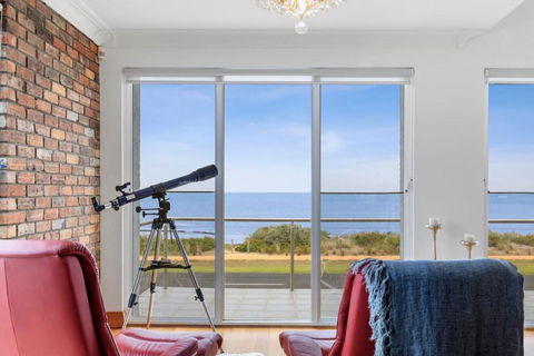Absolute Bay Frontage With Open Fire And Spa Bath - Holiday Sunshine Coast 1