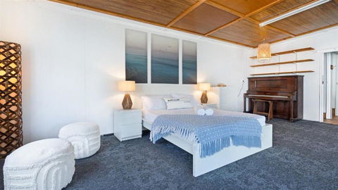 Absolute Beach - Holiday Sunshine Coast 4