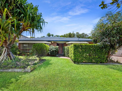 Absolute Beach Front Home -Dogs, Surf, Relax, Bush - Sunshine Coast Tourism 4