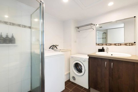 Absolute Beachfront Apartment 11B - Sunshine Coast Tourism 4