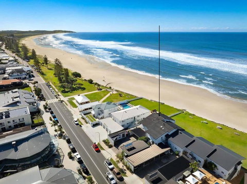 Absolute Beachfront Apartment 11B - Sunshine Coast Tourism 1