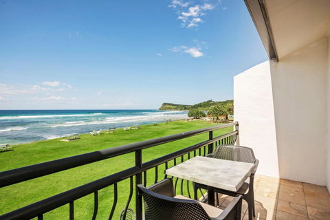 Absolute Beachfront Apartment 9T - Holiday Sunshine Coast 4