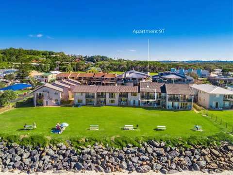 Absolute Beachfront Apartment 9T - Holiday Sunshine Coast 3