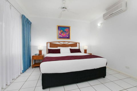 Absolute Beachfront Apartment - Holiday Sunshine Coast 4