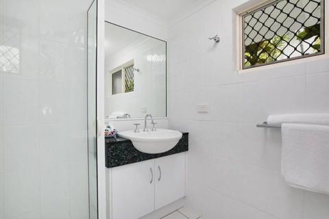 Absolute Beachfront Apartment - Holiday Sunshine Coast 3