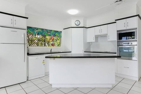 Absolute Beachfront Apartment - Holiday Sunshine Coast 1
