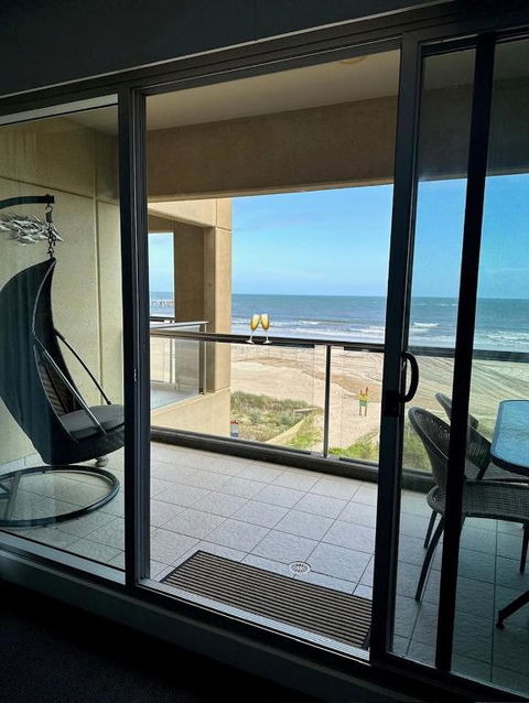 Absolute Beachfront At The Pier Glenelg - Holiday Sunshine Coast 0