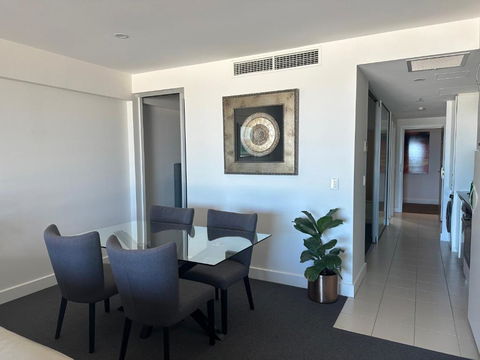 Absolute Beachfront At The Pier Glenelg - Holiday Sunshine Coast 4