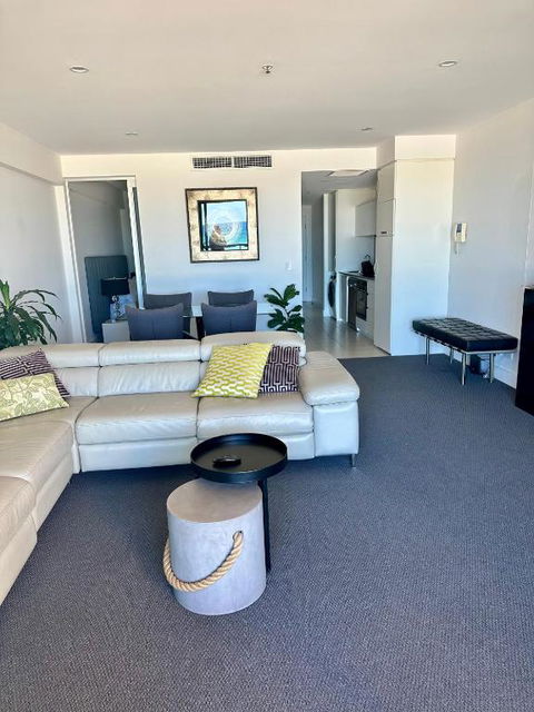 Absolute Beachfront At The Pier Glenelg - Holiday Sunshine Coast 3