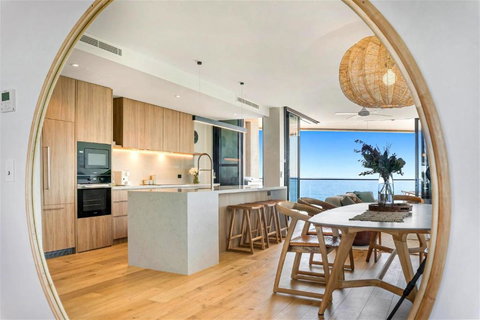 Absolute Beachfront Luxury Apartment - Sunshine Coast Tourism 3