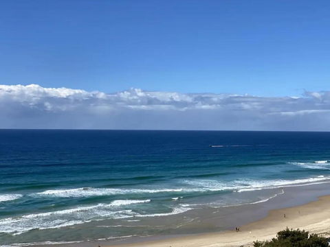 Absolute Beachfront Main Beach Gold Coast - Holiday Sunshine Coast 0