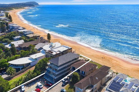 Absolute Beachfront Surf Unit In Terrigal/Wambi - Holiday Sunshine Coast 2