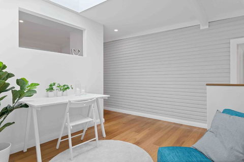 Absolute Foreshore Lakeside Cottage - Holiday Sunshine Coast 2