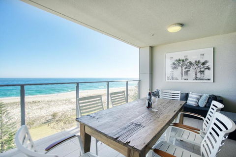 Absolute Kirra By EcoTime - Holiday Sunshine Coast 0