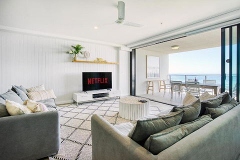 Absolute Kirra By EcoTime - Holiday Sunshine Coast 4