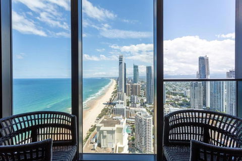 Absolute Oceanview BeachFront 2BR Apt - Holiday Sunshine Coast 3