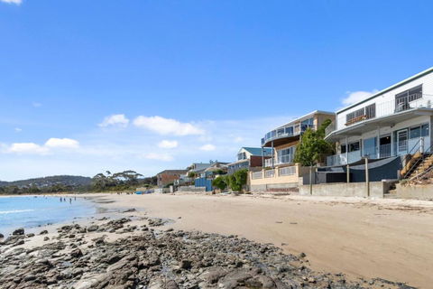 Absolute Waterfront Only 15 Minutes From Hobart - Holiday Sunshine Coast 0
