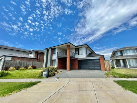 Absolutely Stunning - Bayside Point Cook 5BR Home - Sunshine Coast Tourism 0