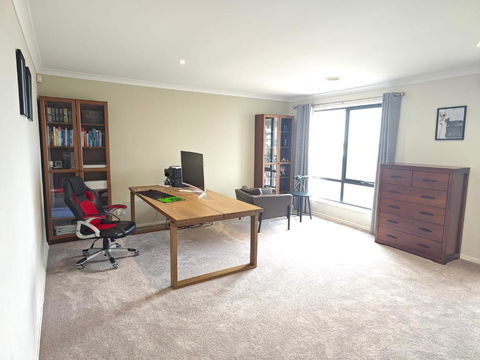 Absolutely Stunning - Bayside Point Cook 5BR Home - Sunshine Coast Tourism 4