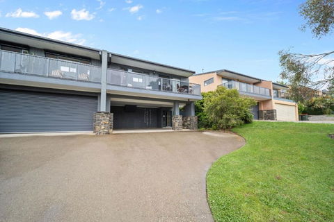 Acacia 2 - Modern 3BR Townhouse L Bath L WiFi L BBQ L Foxtel - Holiday Sunshine Coast 1