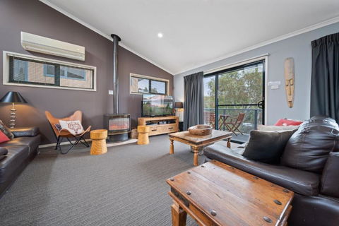 Acacia 2 - Modern 3BR Townhouse L Bath L WiFi L BBQ L Foxtel - Holiday Sunshine Coast 0