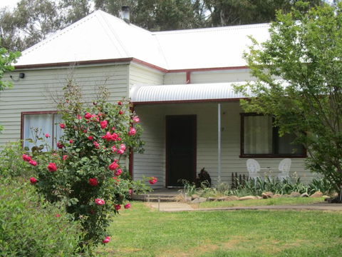 Acacia Cottage - Holiday Sunshine Coast 0