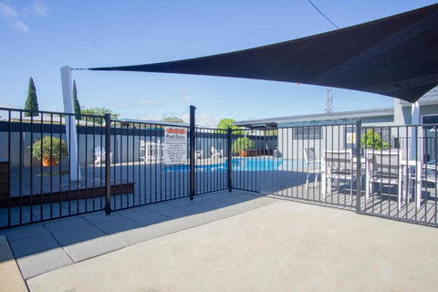 Acacia Motor Inn - Sunshine Coast Tourism 3