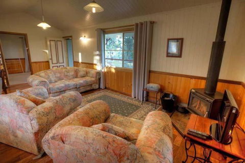 Accommodation Creek Cottages & Sundown View Suites - Holiday Sunshine Coast 4