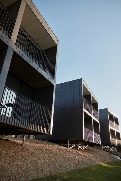 Accommodation @ Curlewis - Sunshine Coast Tourism 2