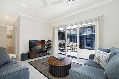 Accommodation Hunter - Adams Street Maitland - Sunshine Coast Tourism 1