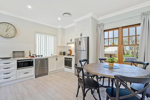 Accommodation Hunter - Adams Street Maitland - Sunshine Coast Tourism 0