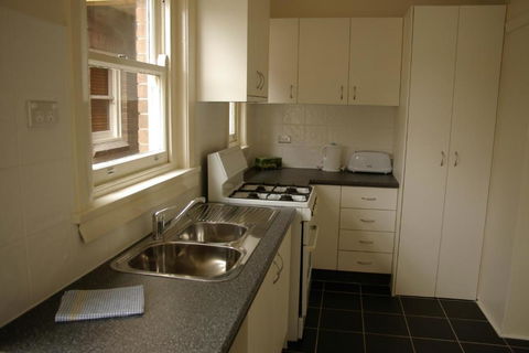 Accommodation Sydney Rockdale - 2 Bedroom Pet Friendly Budget Apartments With Balconies - Holiday Sunshine Coast 1
