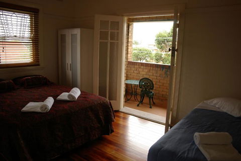 Accommodation Sydney Rockdale - 2 Bedroom Pet Friendly Budget Apartments With Balconies - Holiday Sunshine Coast 3