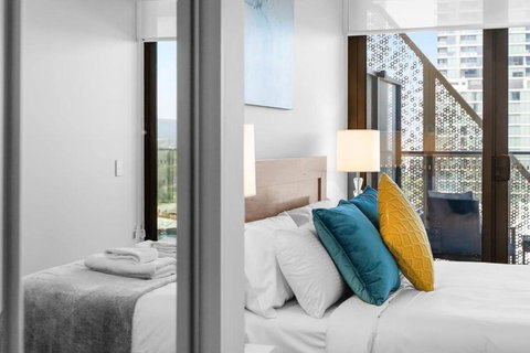 Adelaide CBD Oasis - 2BR Realm Retreat - Level 19 - Holiday Sunshine Coast 3