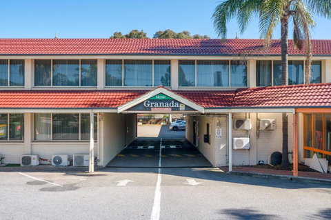 Adelaide Granada Motor Inn - Sunshine Coast Tourism 1