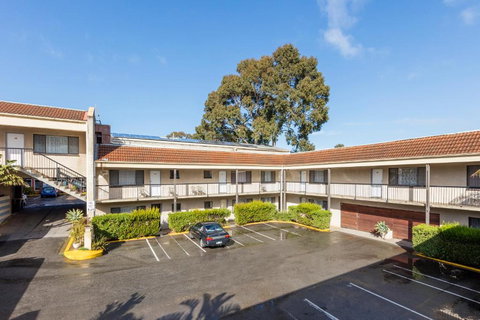 Adelaide Granada Motor Inn - Sunshine Coast Tourism 3