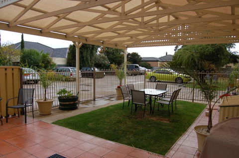 Adelaide International Motel - Holiday Sunshine Coast 3
