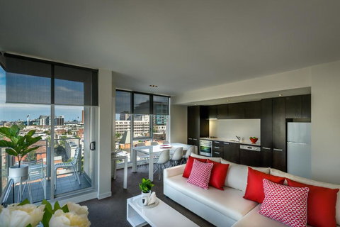 Adele Apartment Hotel East Melbourne - Holiday Sunshine Coast 0