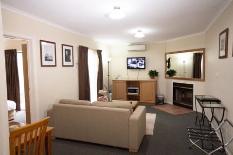 Admiralty Inn - Holiday Sunshine Coast 1